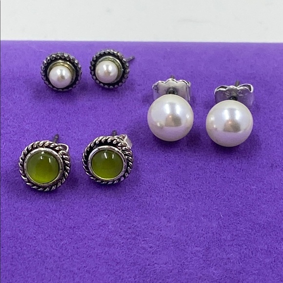 💛 Vintage Avon Silver and White Pearl Earrings Set - Picture 1 of 1